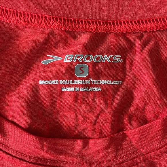 Brooks Equilibrium Shirt NWOT - Picture 6 of 6